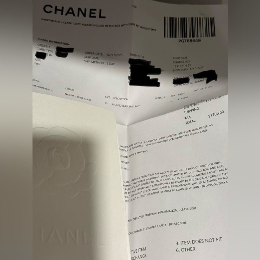 CHANEL Beige Sandals with Gold CC Logo - Picture 10 of 10
